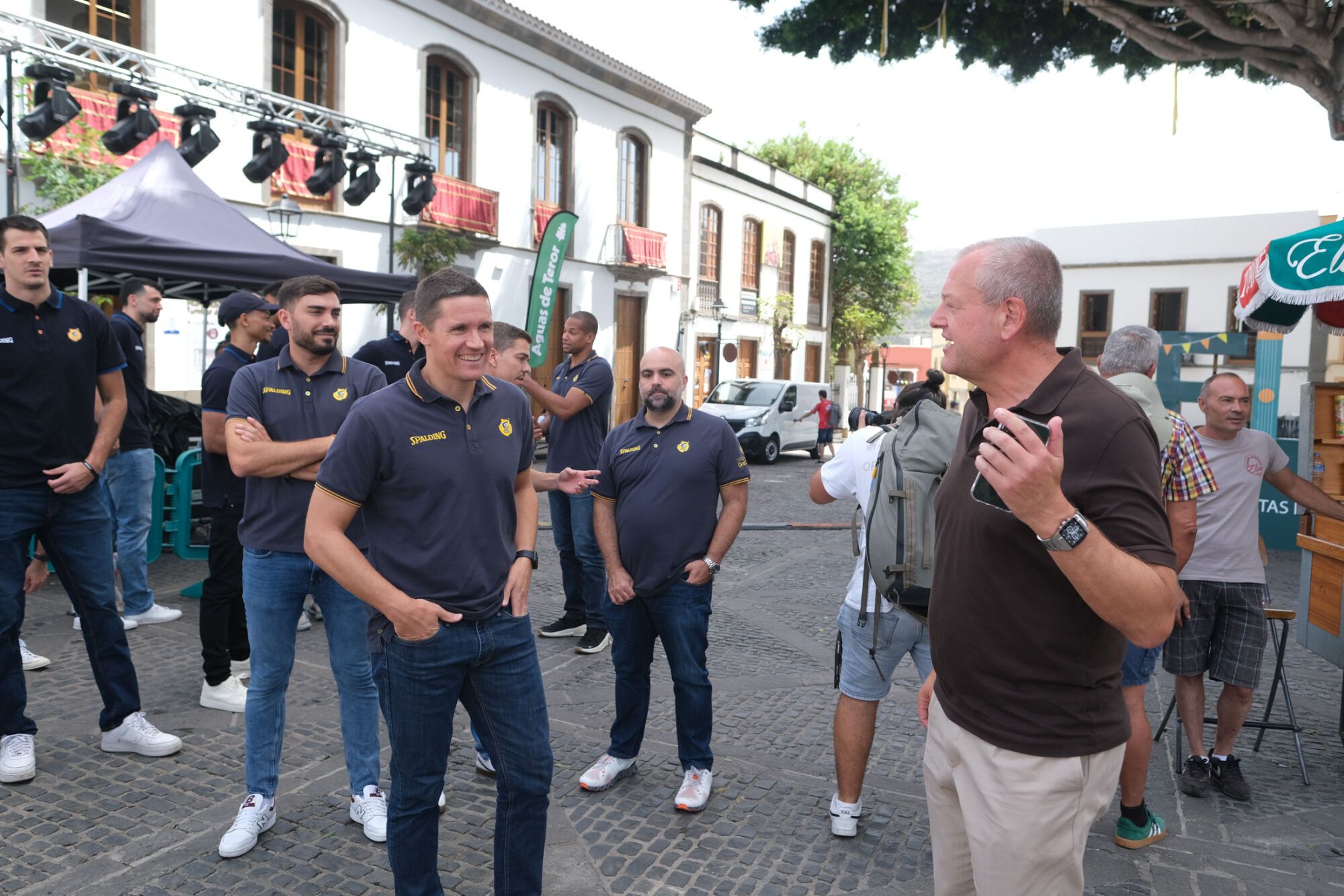 La plantilla del CB Gran Canaria visita a la Virgen del Pino