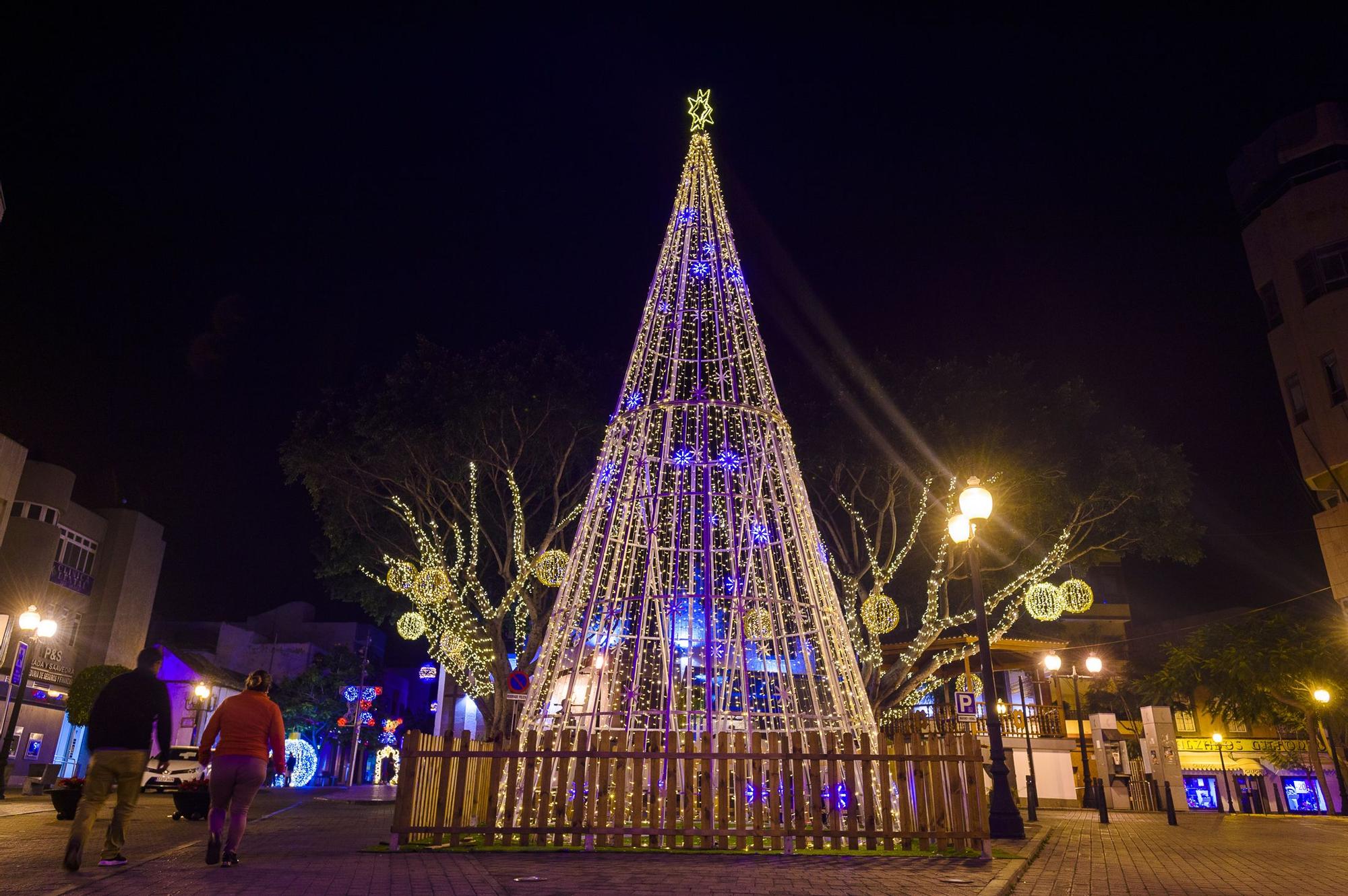 Alumbrado navideño en la zona comercial de San Gregorio, en Telde