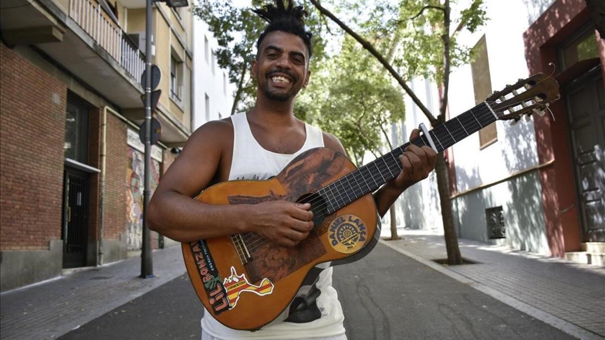 icoy35044430 barcelona  10 07 16  reportaje sobre musicos callejeros en l160815185528