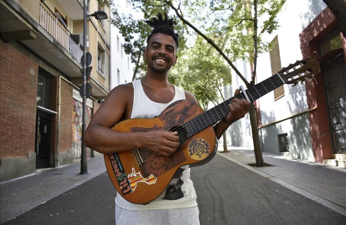 icoy35044430 barcelona  10 07 16  reportaje sobre musicos callejeros en l160815185528