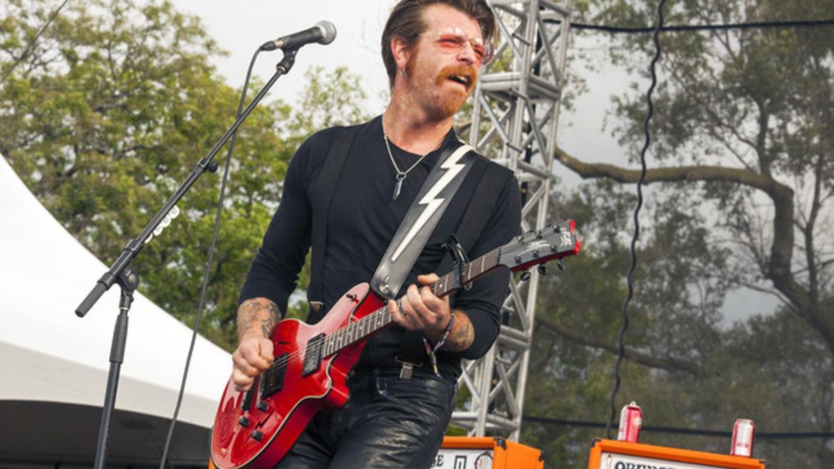 Jesse Hughes de Eagles of Death Metal tocando en el Riot Fest &amp; Carnival en el Douglas Park de Chicago en septiembre.