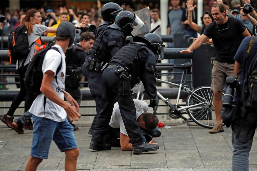 Tensión en El Prat tras la sentencia del ''procés''