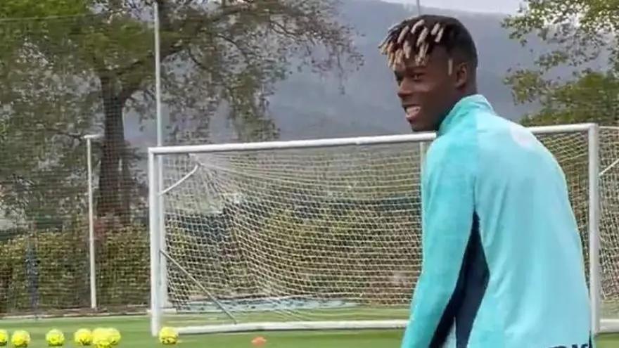 Nico Williams regresa a los entrenamientos con el grupo