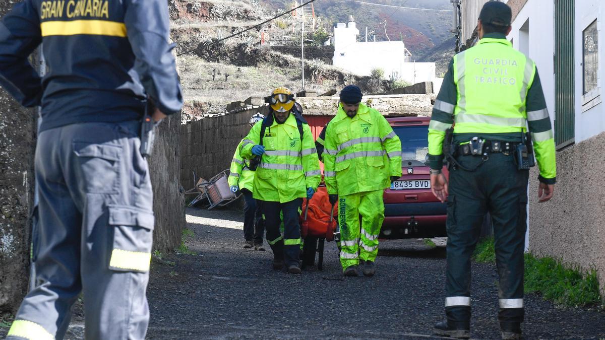 Rescate de los cuerpos de los fallecidos en el accidente de tráfico de Gran Canaria