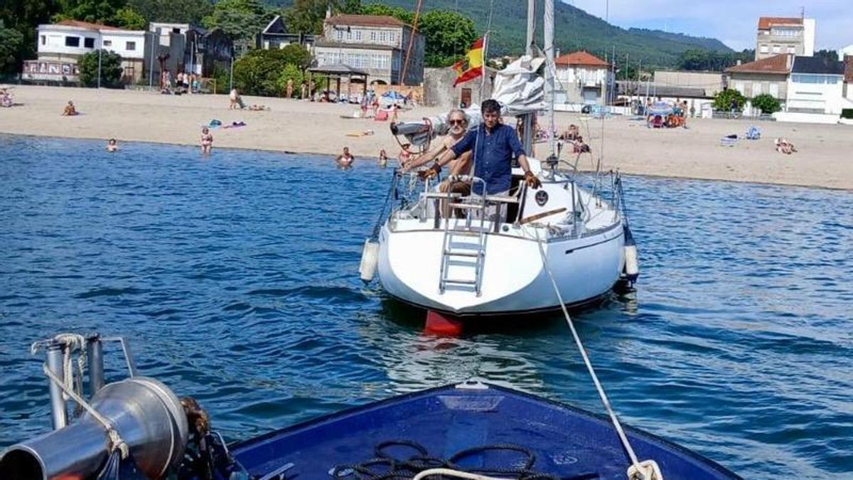 Gardacostas remolcó al velero «Pena do Chao».
