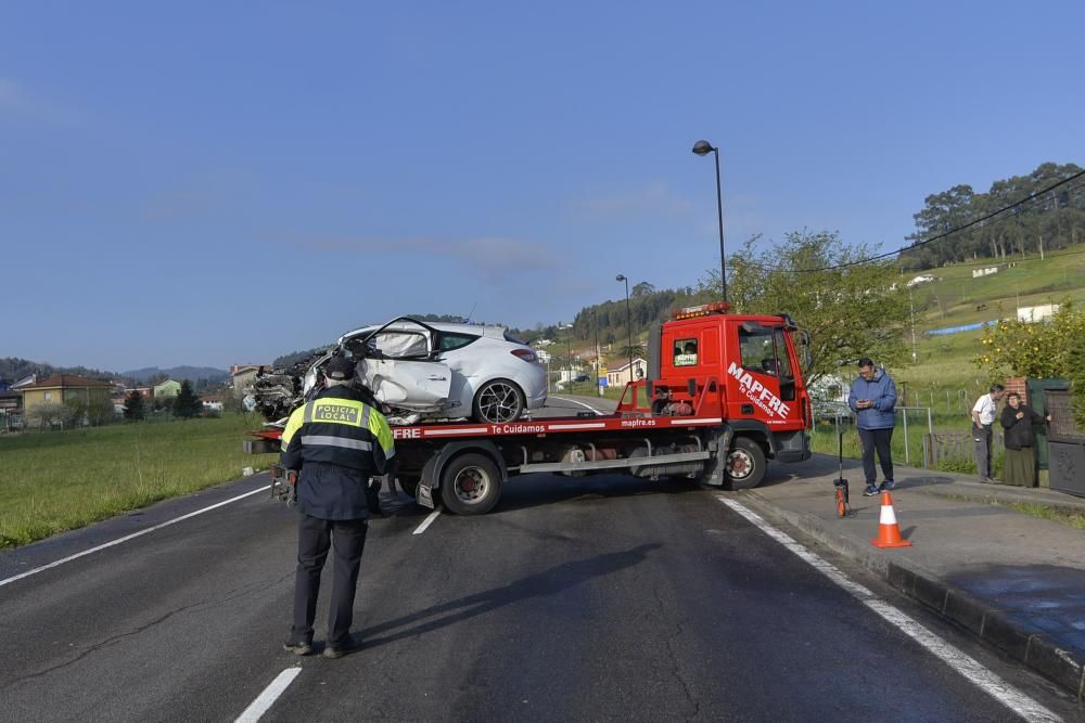 Muere un joven y otro resulta herido en un choque frontal en Piedras Blancas