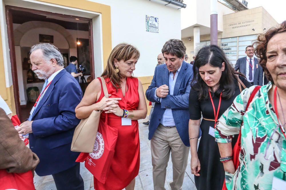 Los directivos de la reunión anual del Instituto Cervantes que acoge el Colegio Santo Domingo visitaron la casa museo Miguel Hernández, el museo de arte sacro y la Catedral