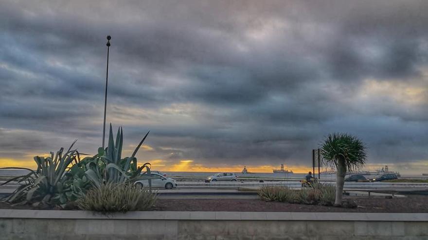 Cielos muy nubosos y lluvias débiles en toda Canarias