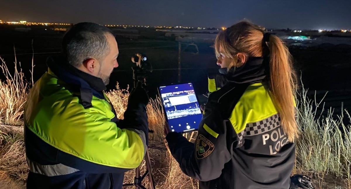 La policia local de Viladecans estrena un equip de visió nocturna per millorar el control del Parc Agrari