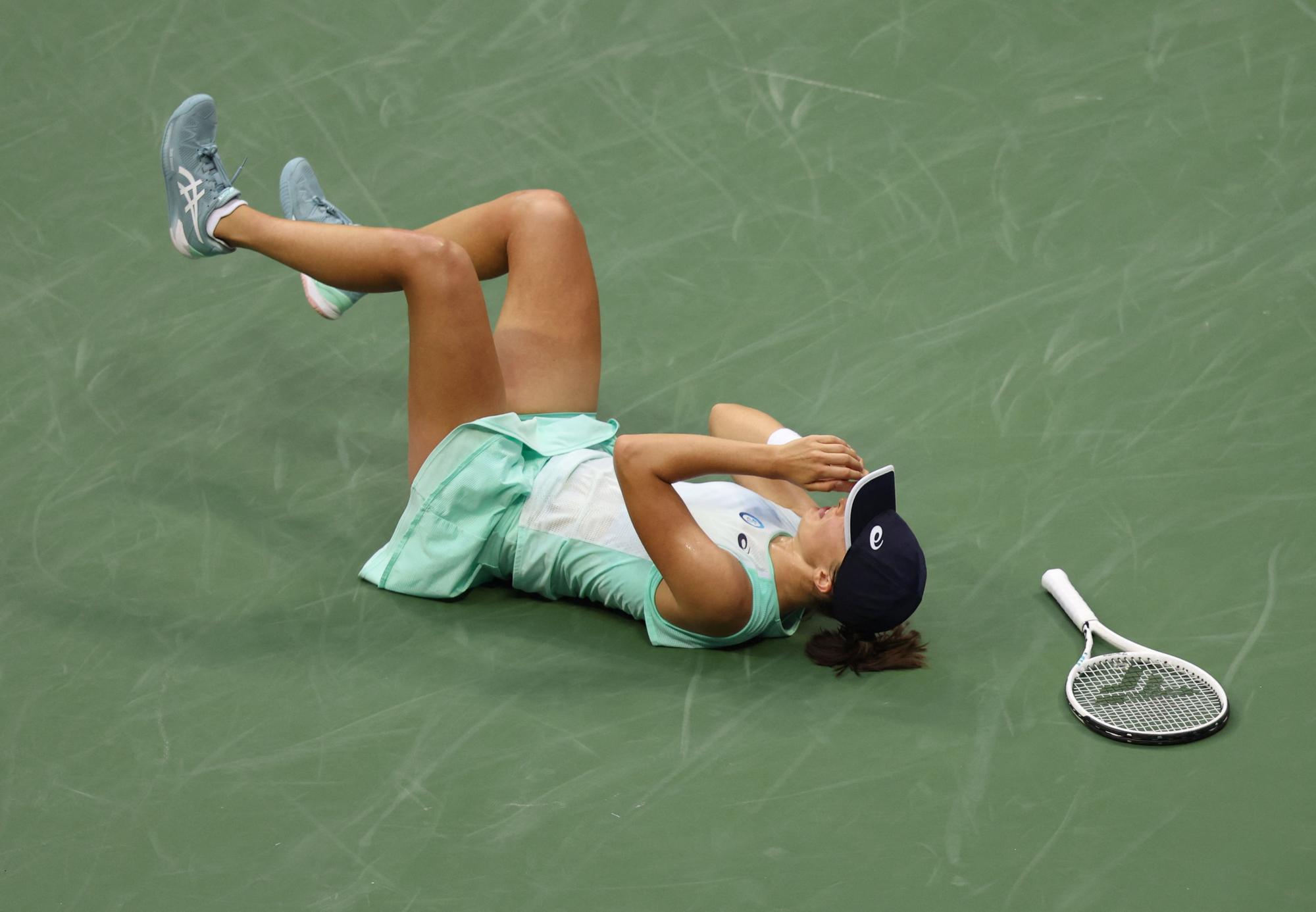 La tenista polaca Iga Swiatek celebra su victoria en el US Open