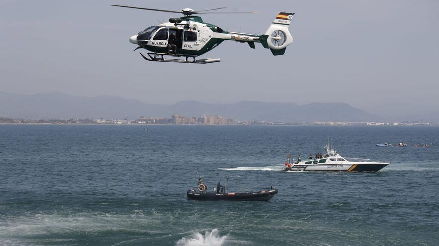 Exhibición del servicio aéreo de la Guardia Civil en el puerto de València