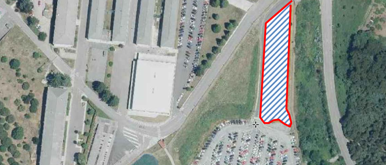 Imagen con la ubicación de la parcela en la que se construirá la guardería, junto a la entrada a la base. |   // FDV