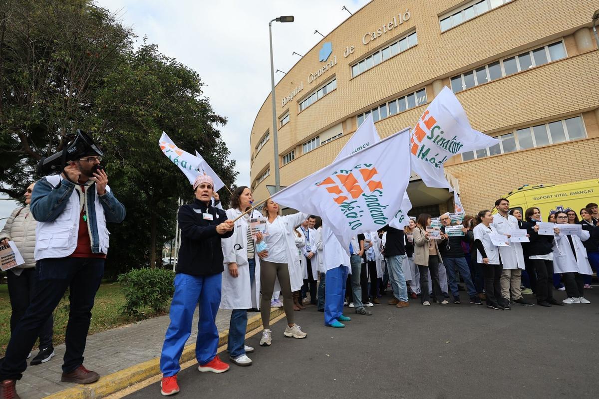 Manifestación de los médicos para exigir un estatuto propio. Manifestación de los médicos para exigir un estatuto propio.