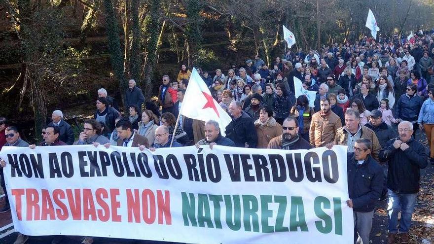 Protesta en Ponte Caldelas contra el trasvase del río Verdugo. // Rafa Vázquez