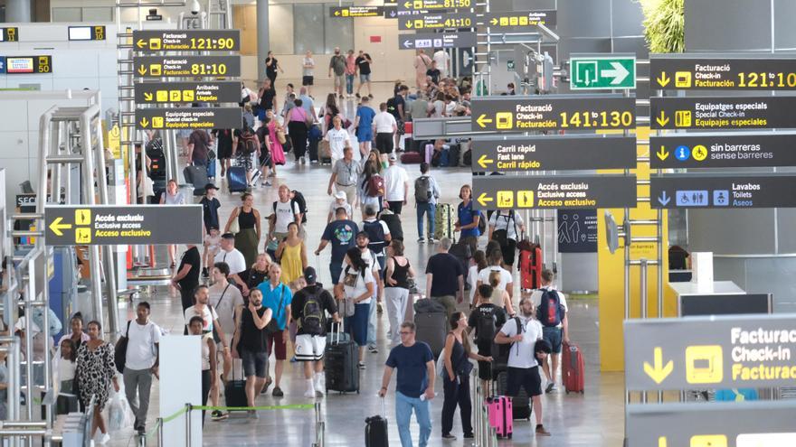 El turismo dejará más de mil millones de euros en agosto en la Costa Blanca