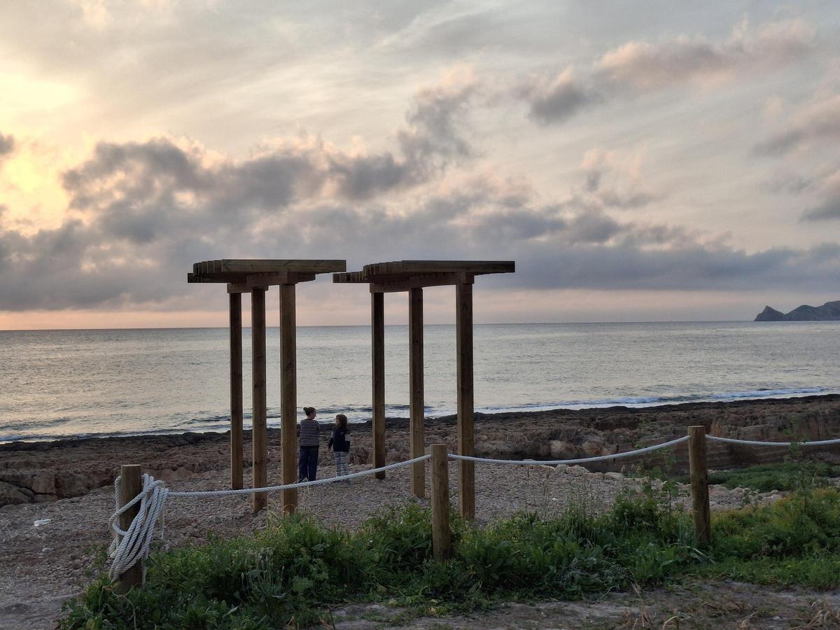 La pérgola ya empieza a atraer a curiosos