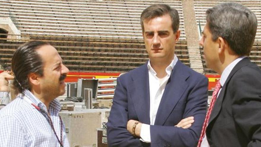 Álvaro Pérez, Ricardo Costa y Vicente Rambla, en los preparativos del mitin de Rajoy en la plaza de toros en 2007.