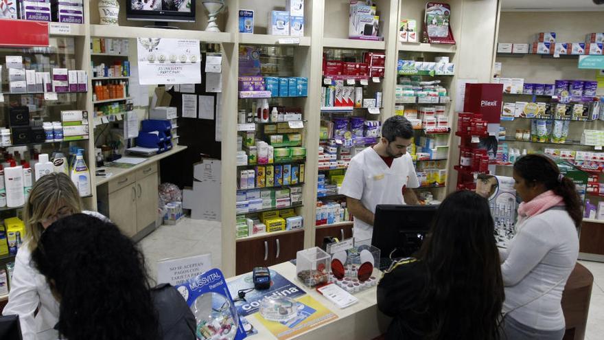 Competencia plantea vender fármacos en los supermercados.