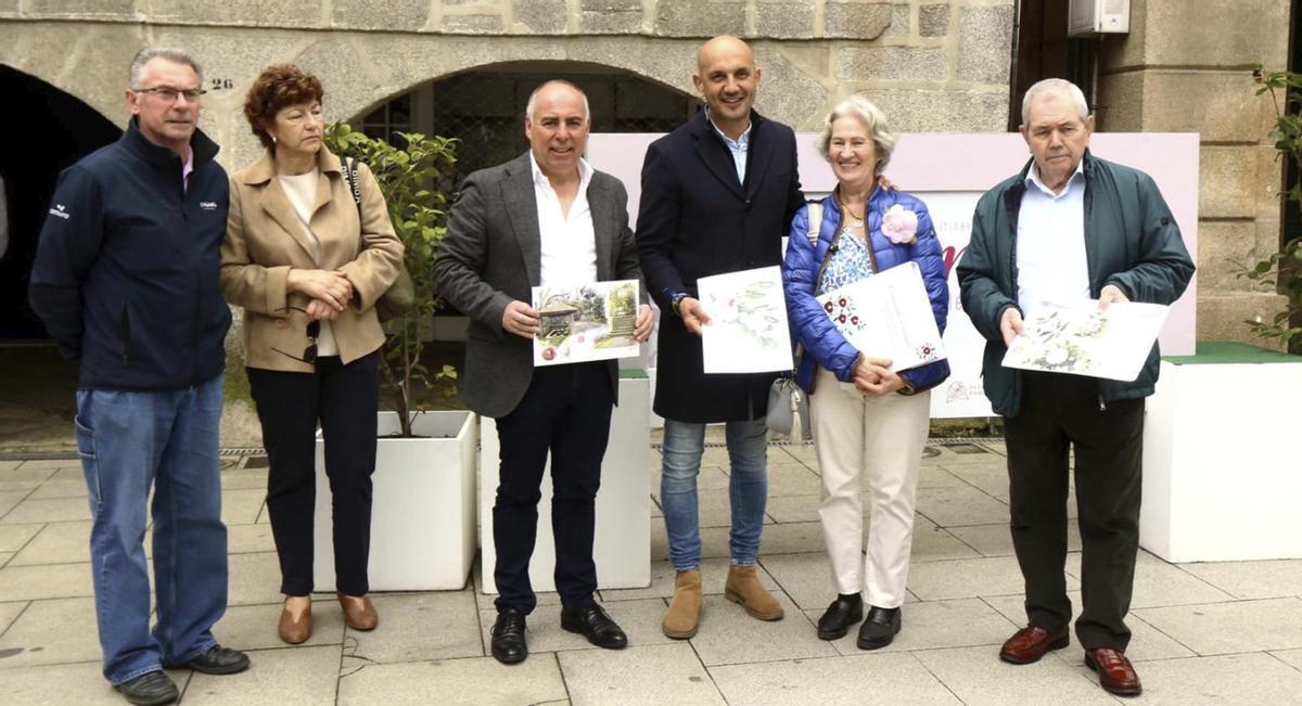 Sobre estas liñas, presentación da II Mostra da Camelia. Abaixo, mostra histórica sobre a flor.   | // D.P.