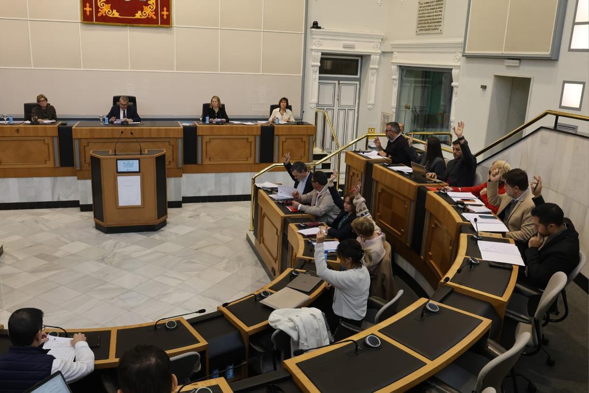 Pleno extraordinario en la Diputación de Alicante para aprobar el presupuesto de 2026