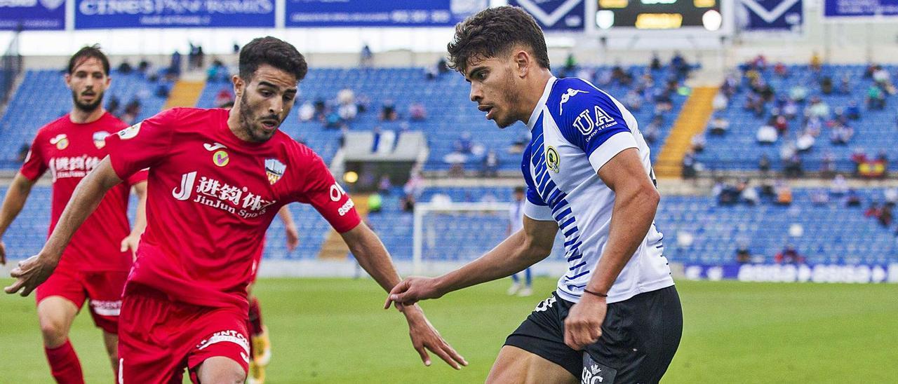 El blanquiazul Abde durante el partido del pasado miércoles ante el Lleida en el Rico Pérez. | ALEX DOMÍNGUEZ