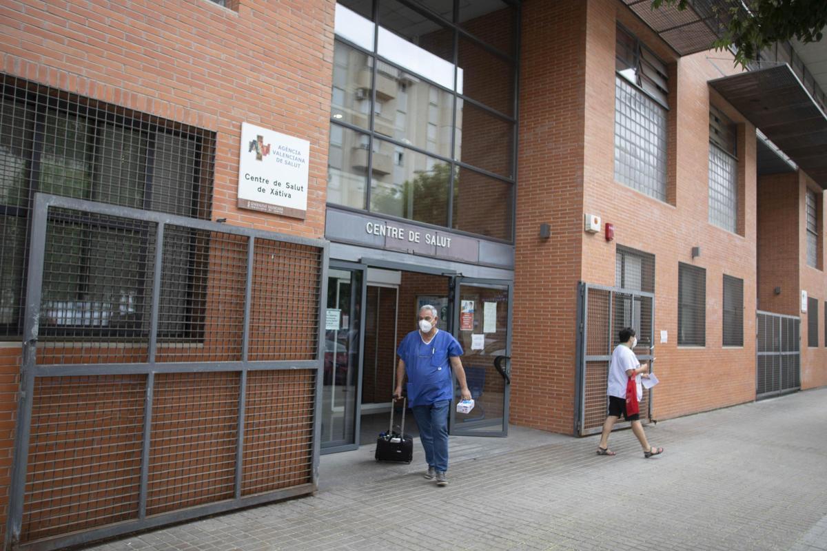 Entrada al centro de salud de Xàtiva, en una imagen de archivo.