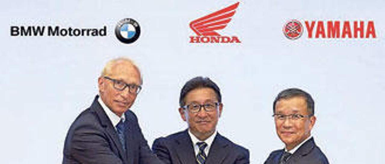 Schaller de BMW, Tetsuo de Honda y Kimura de Yamaha.