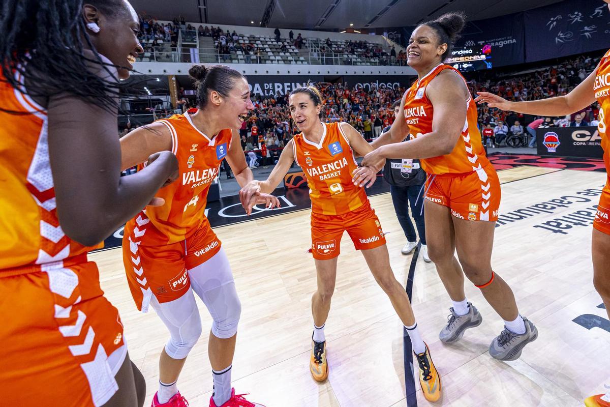 Así celebraron la Copa las jugadoras del Valencia Basket en Tarragona