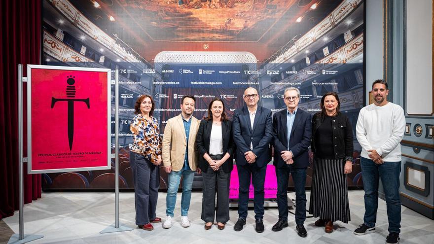 Foto de familia de los responsables de Clásicos de Teatro de Málaga, ayer en el Salón Rossini del Cervantes.