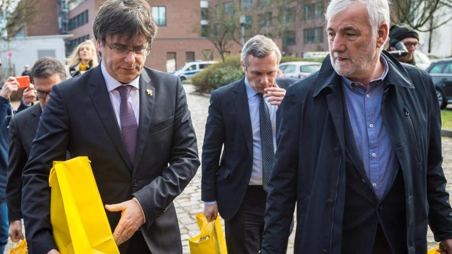Puigdemont visita la presó de Neumünster un any després de la seva detenció