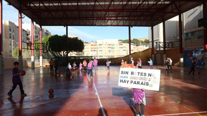 Juanma Rodríguez y su pancarta.