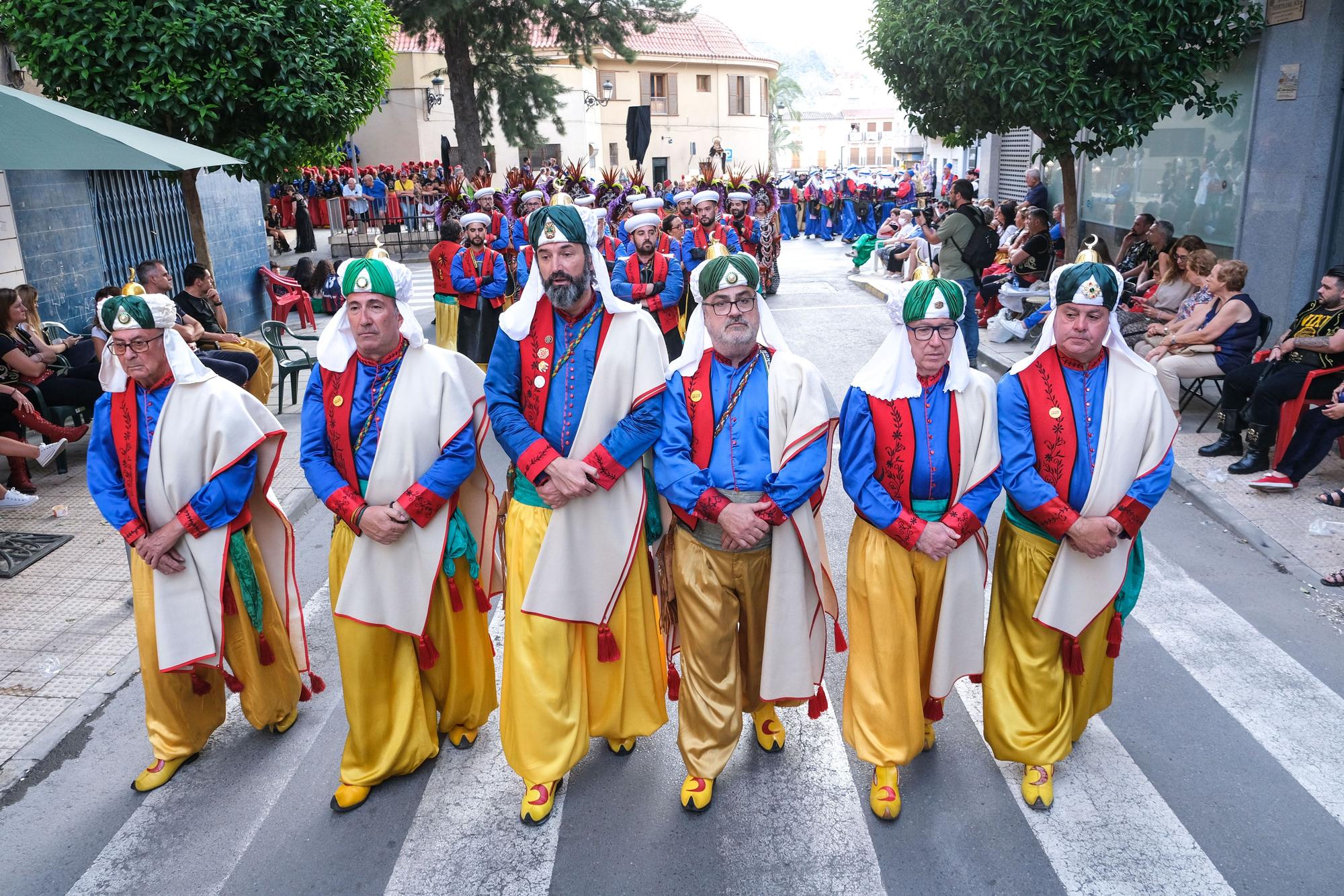 Elda agradece a San Antón el regreso de la fiesta