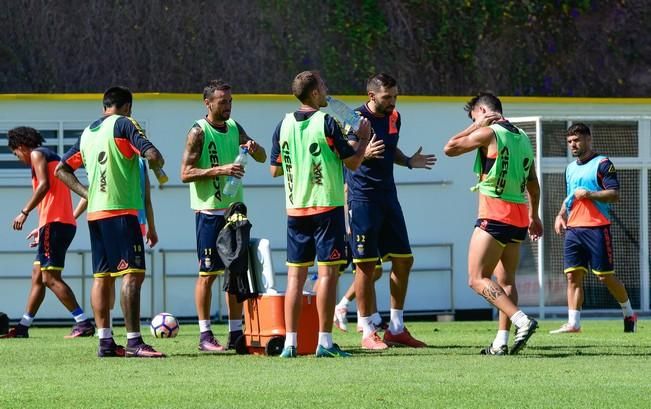 Entrenamiento UD Las Palmas en Barranco Seco ...