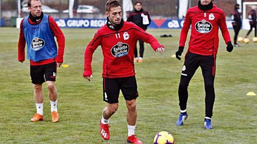 Krohn-Dehli, Fede Cartabia y Pedro Mosquera, durante un entrenamiento en la ciudad deportiva de Abegondo.