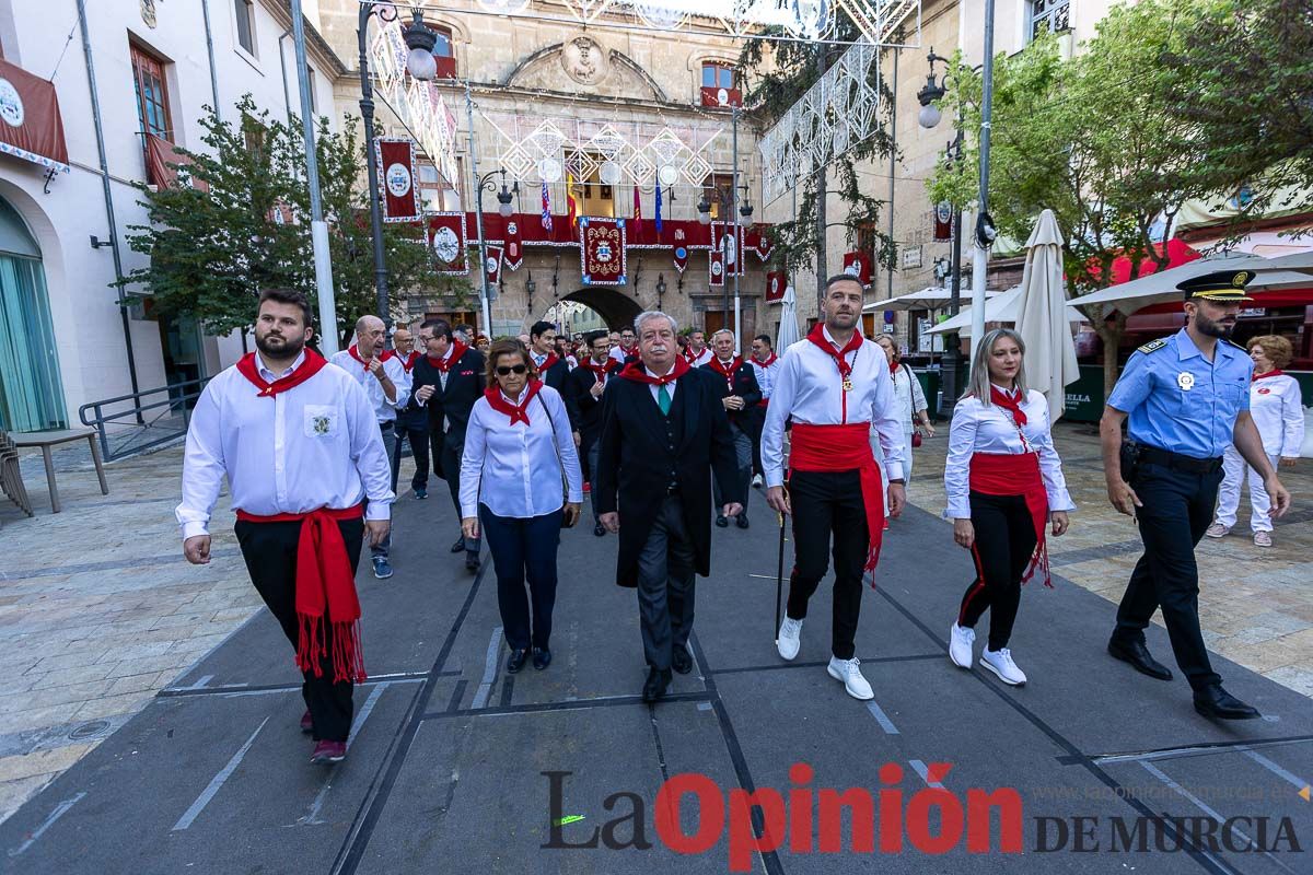 Bandeja de flores y ritual de la bendición del vino en las Fiestas de Caravaca