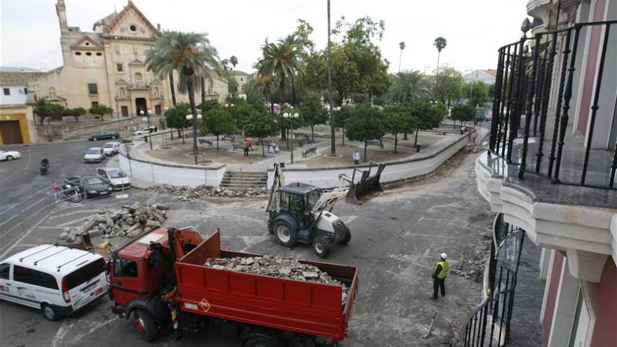 Empieza la obra que hará más peatonal la plaza del Alpargate