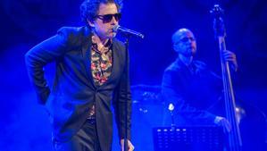 El cantante argentino Andrés Calamaro durante un concierto en el Palau de la Música, en Barcelona