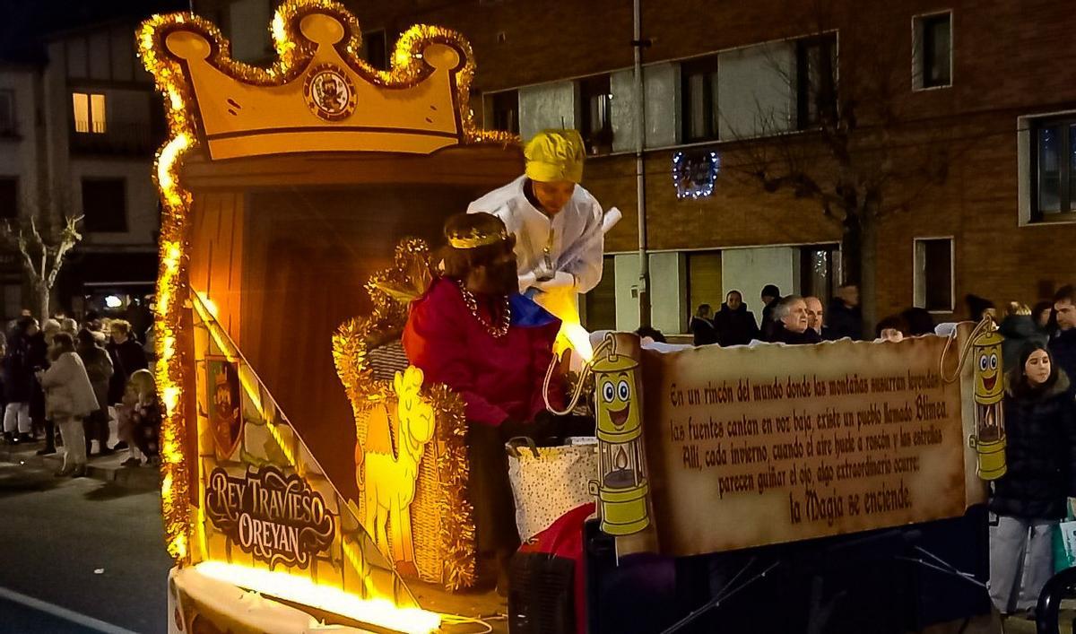 Una de las carrozas de la cabalgata de Blimea