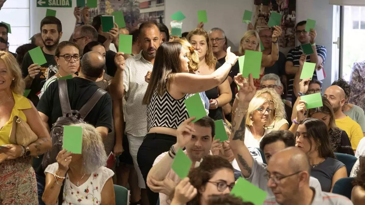 Los festeros avalan el cambio de calendario de las Hogueras: la Elección de la Bellea del Foc, de nuevo, en abril