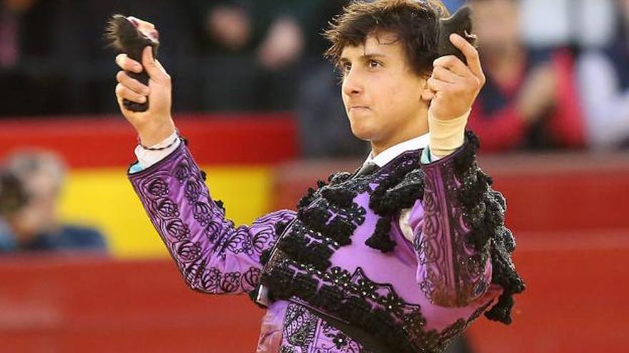 Roca Rey es el torero del momento, lleva tres años donde manda en la Tauromaquia y su firmeza le hace ser el más taquillero.