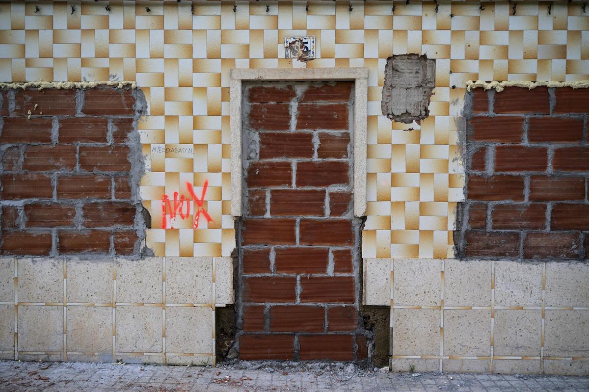 Galería | Comienzan los derribos en la calle Alto de Fuente Fría de Cáceres