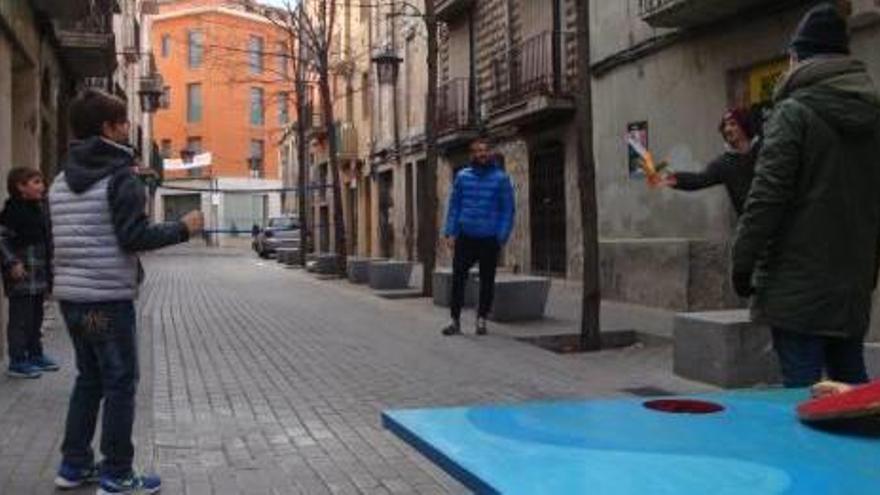 Jugar al carrer sense cotxes és l&#039;objectiu de la iniciativa que es va fer ahir al matí a les Escodines