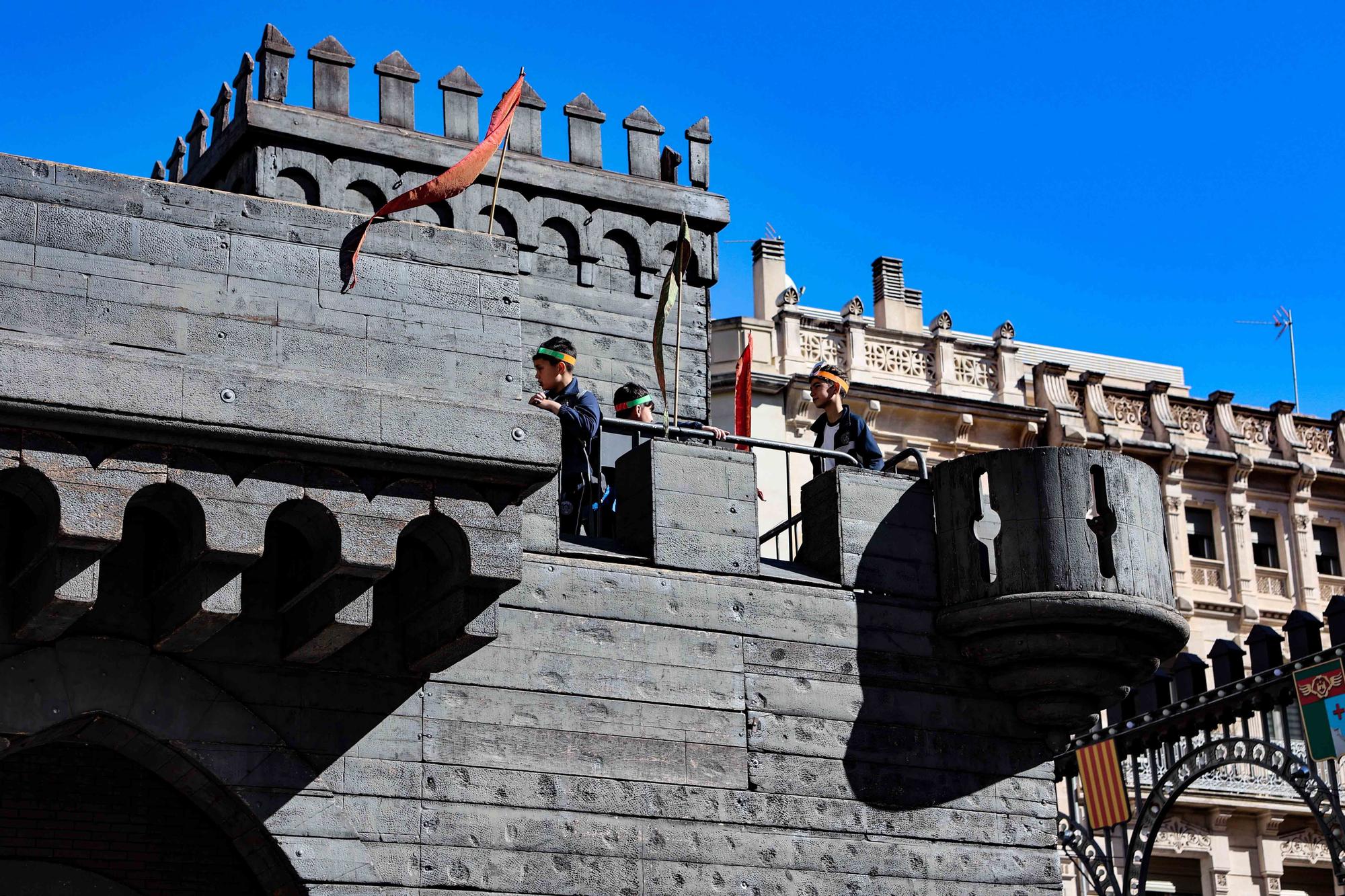Los primeros visitantes toman el castillo de Alcoy