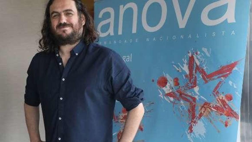 El portavoz de Anova, Antón Sánchez, ayer, en Santiago. // Xoán Álvarez