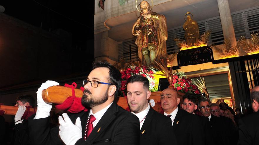 Sacan en procesión al patrón de Elche y la hermandad pide su restauración