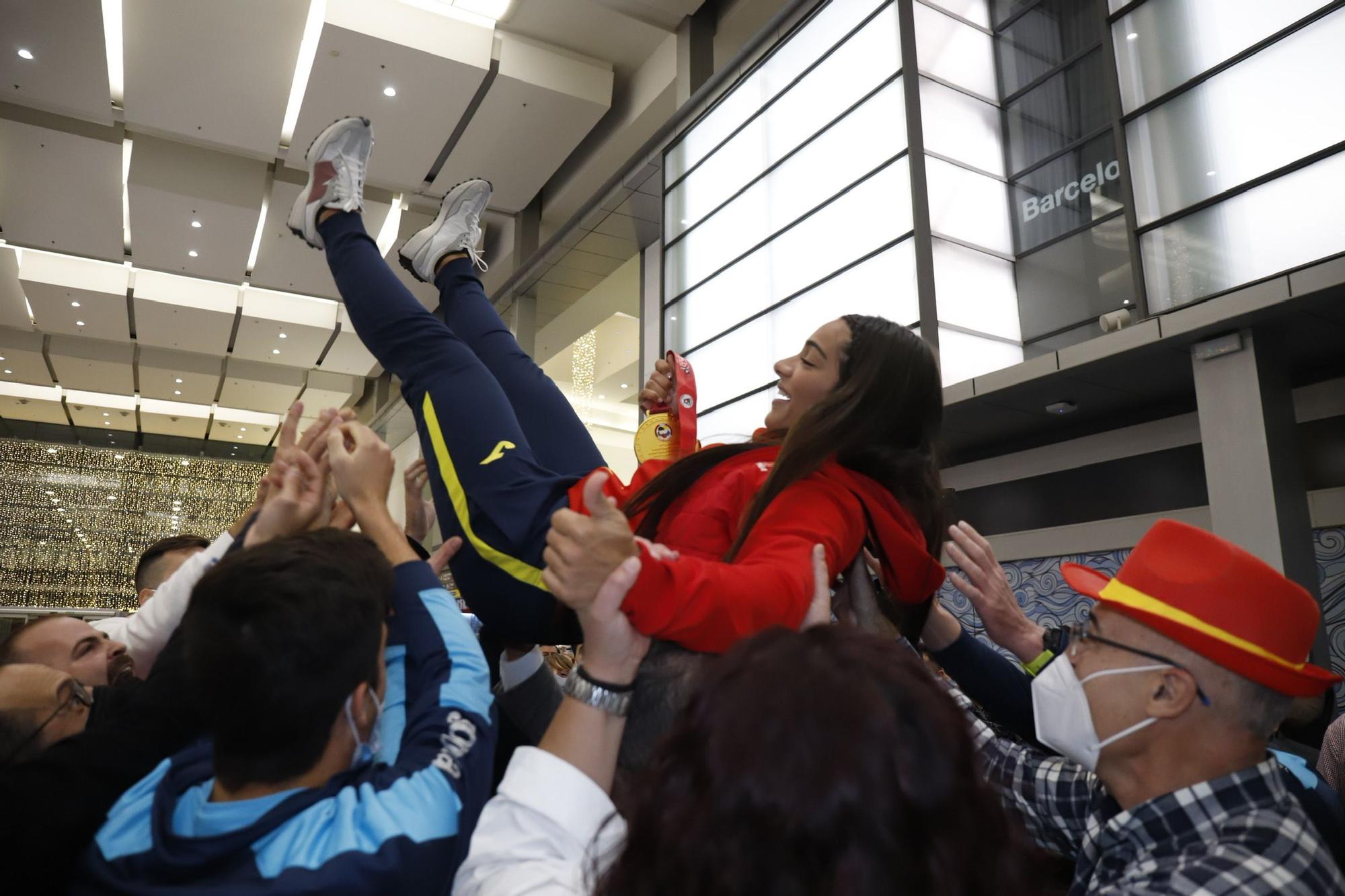 María Torres ya está en Málaga con su oro mundial en kárate