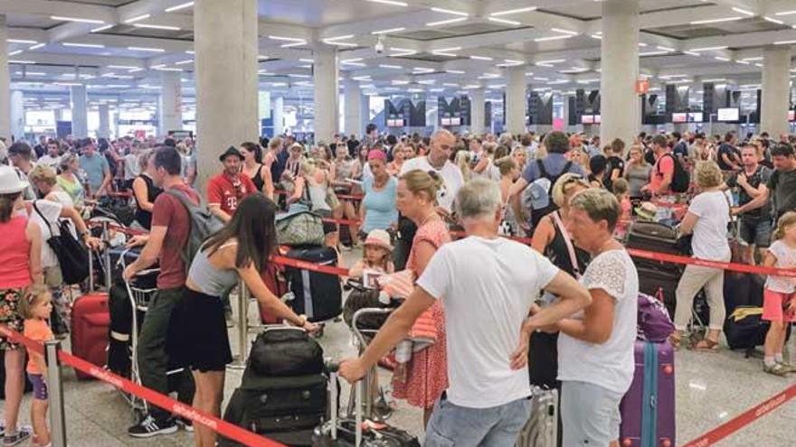 Ya han pasado más de 25 millones de pasajeros por Son Sant Joan.