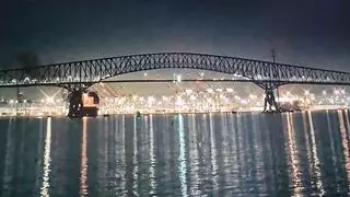 El momento del derrumbe del mayor puente de Baltimore