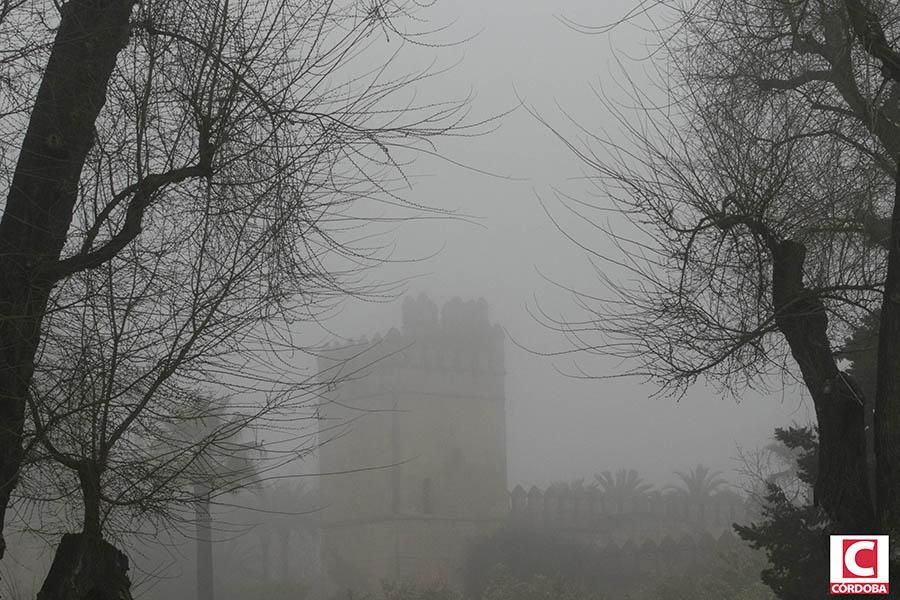 El amanecer de Córdoba bajo la niebla.