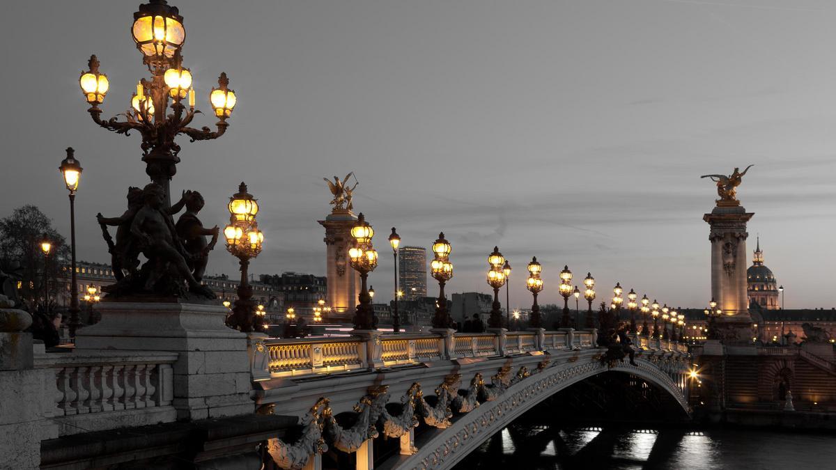 Una imagen del puente Alejandro III, en París.